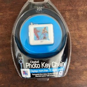 Photo Digital Key Chain Displays Up To 72 Photos